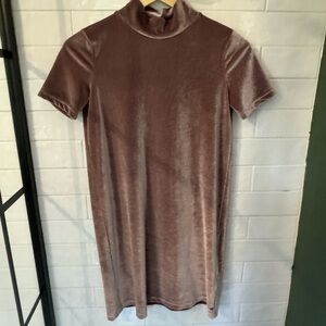 Madewell mini shift dress. Comfy, stretchy, so cute on. Soft and well made.